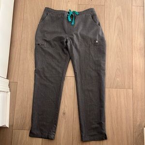 Figs- small graphite yola skinny scrub pant